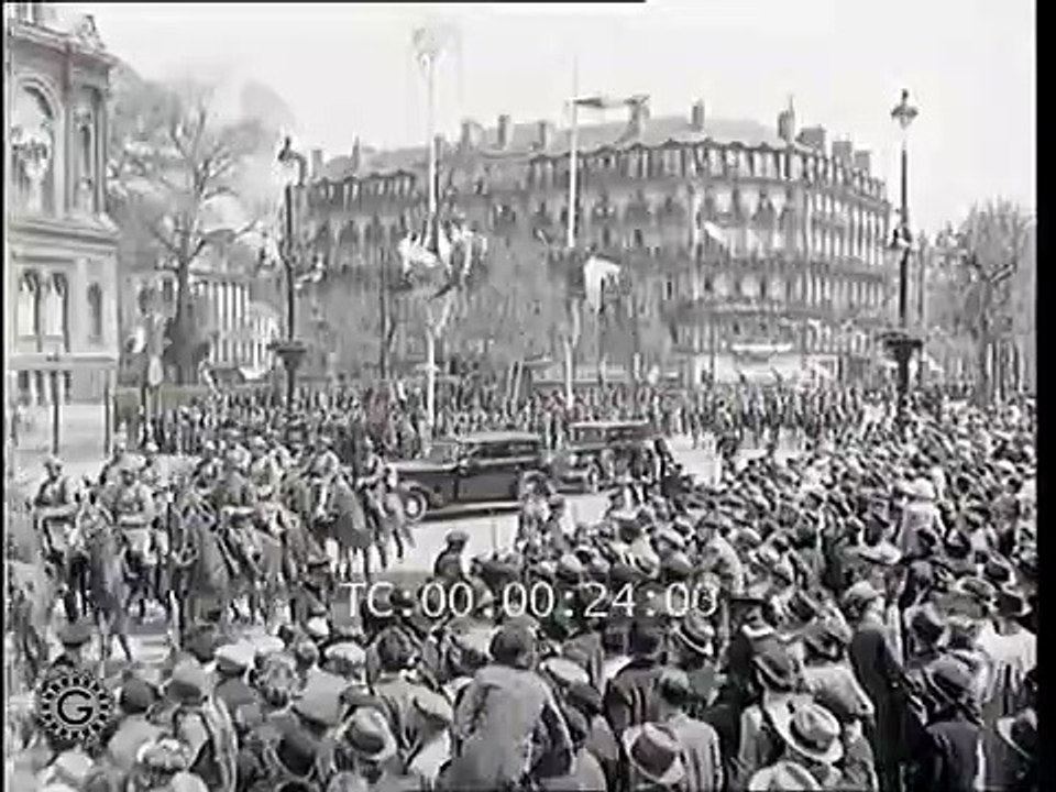 1935 Le Paquebot Normandie est inauguré au havre