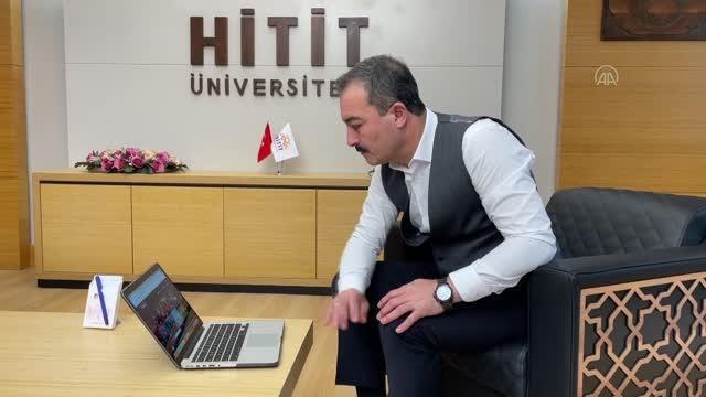 Hitit Üniversitesi Rektörü Öztürk, AA'nın Yılın Fotoğrafları oylamasına katıldı