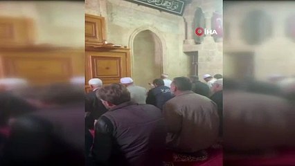 Eller yağmur için semaya kaldırıldı