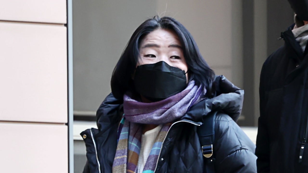검찰, '정의연 후원금 횡령 의혹' 윤미향 의원에 징역 5년 구형 / YTN