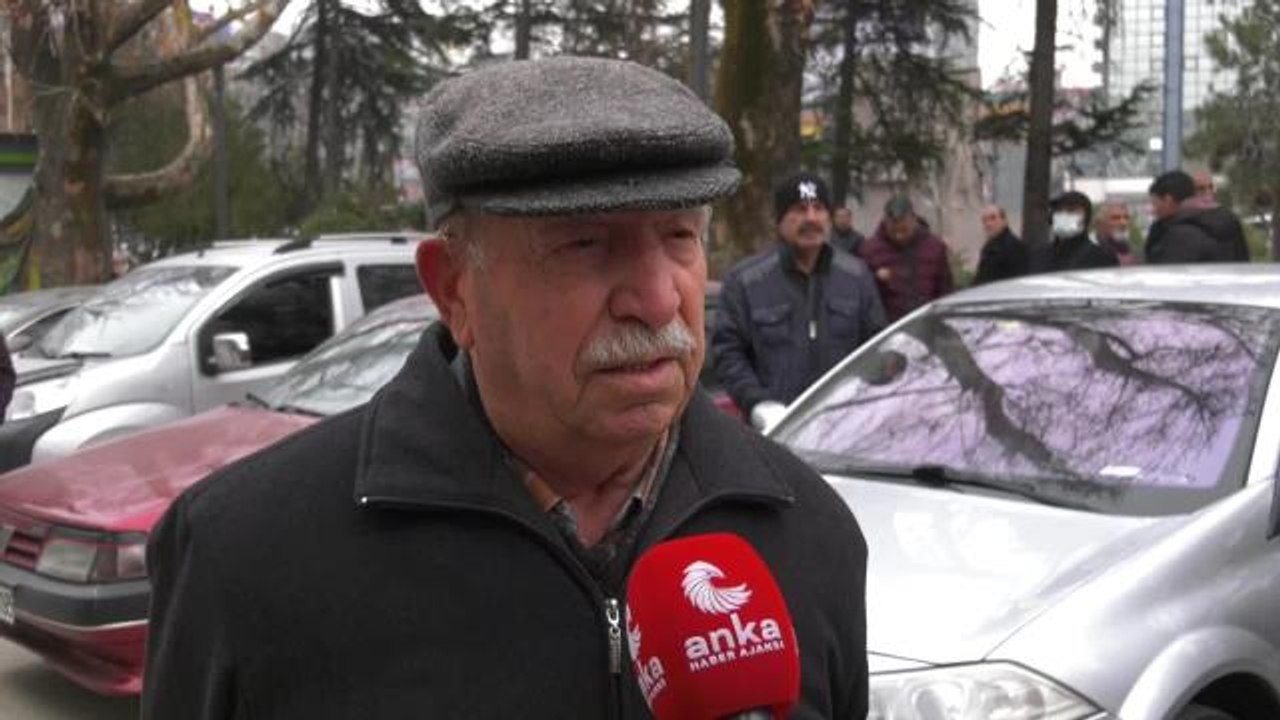 Emekliler Yüzde 30'luk Maaş Zammına Tepkili: "Biz Hırsızlık Yapmadık, Yolsuzluk Yapmadık. Alın Teriyle Çalıştık, Alın Terimizi İstiyoruz"