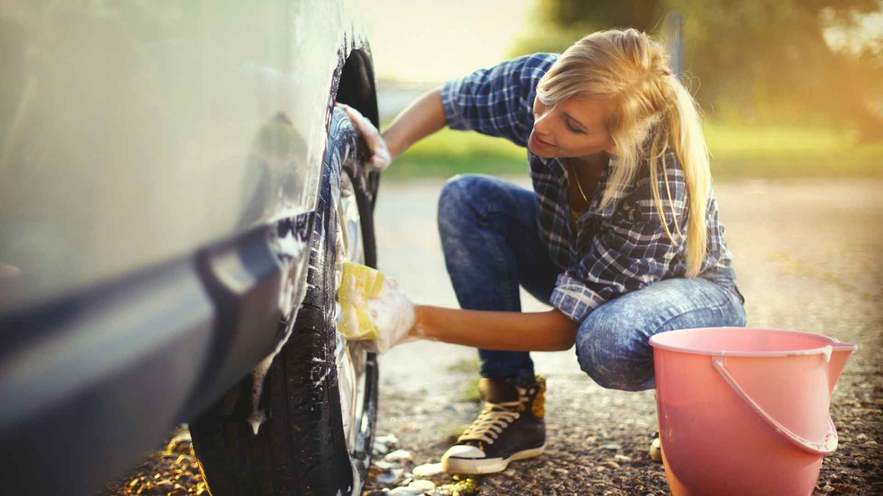 Laut Gesetz: Darf man sonntags das Auto waschen?