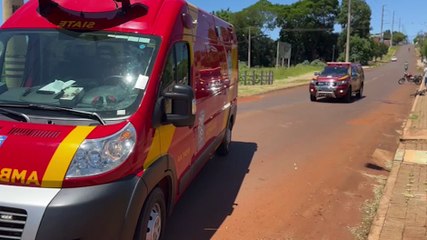 Ciclista sofre queda e precisa ser amarrado para receber atendimento do Siate