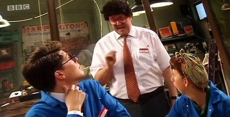 Extras S02 E05