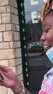 Un prisonnier s'échappe d'un fourgon en plein centre-ville au texas