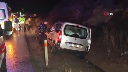 Yoldan çıkan araç su kanalına düştü: 3 yaralı