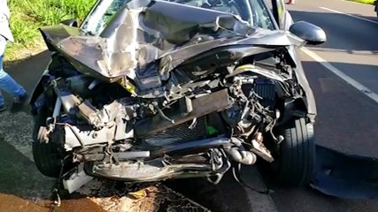 Carro e caminhão colidem na Rodovia BR-467