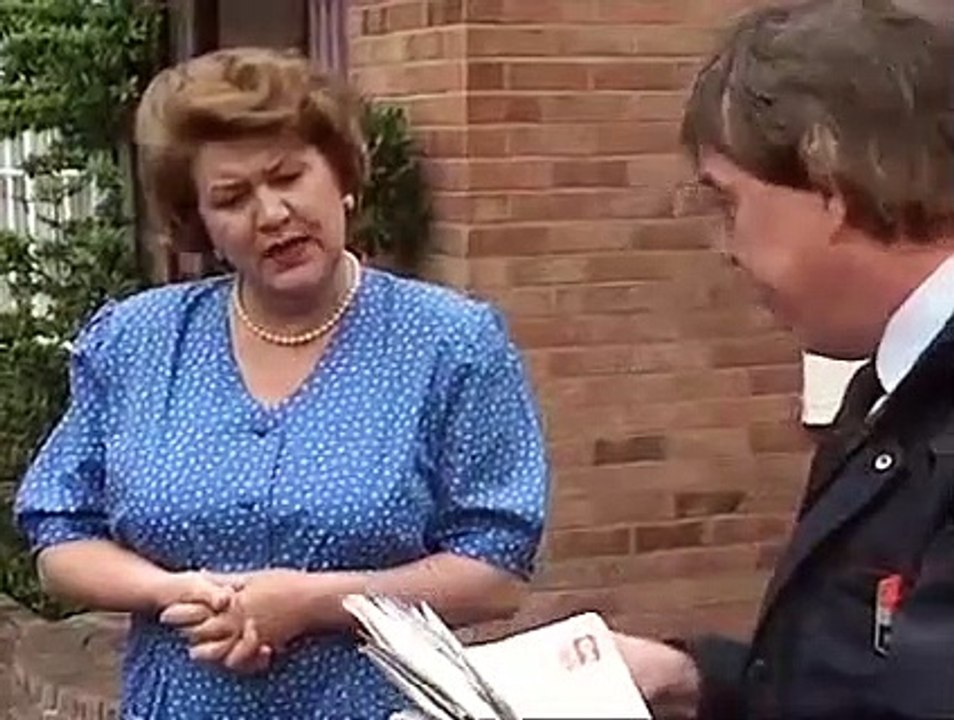 Keeping Up Appearances - Se1 - Ep01 HD Watch