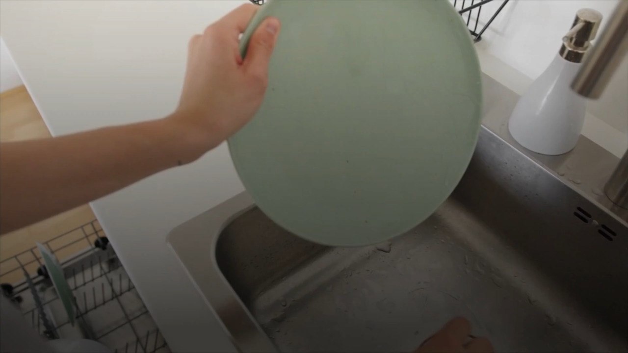 Why Plastic Doesn't Dry In The Dishwasher