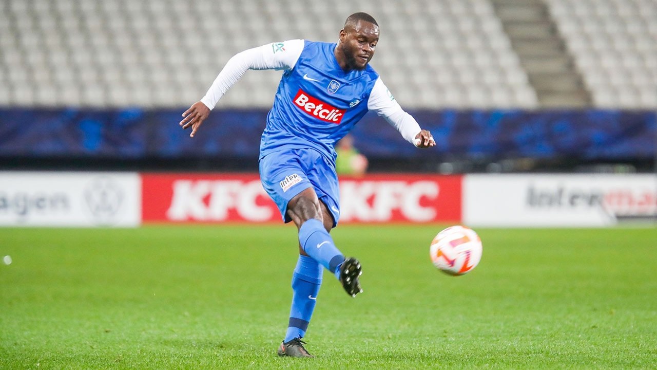 Grenoble Foot v Nimes