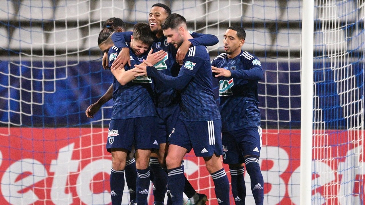 Paris FC v Valenciennes