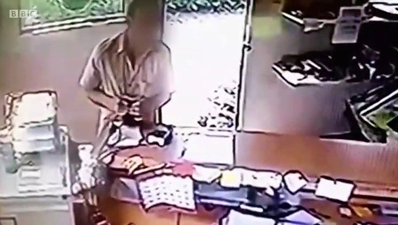 Caught Red Handed - Se7 - Ep18 HD Watch