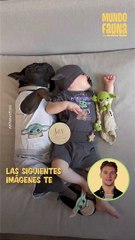 Abrazados y en pijamas: las imágenes de este bebé y su 'hermano' te van a derretir el corazón