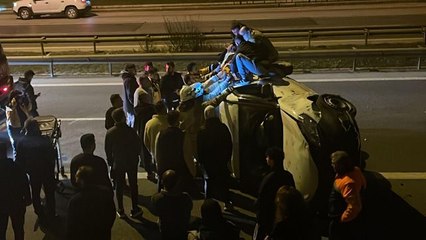 Üsküdar'da bir köprünün yanından otoyola düşen araçtaki 4 kişi yaralandı