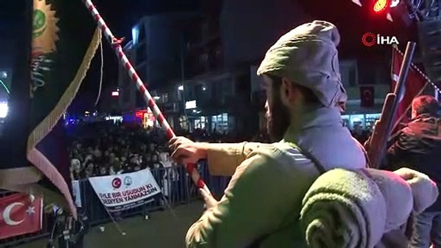 Sarıkamış şehitleri için 10 binlerce kişi meşalelerle yürüdü