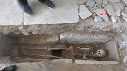 TARİHİ KADIKALESİ KAZILARINDA KADIN İSKELETİ BULUNDU