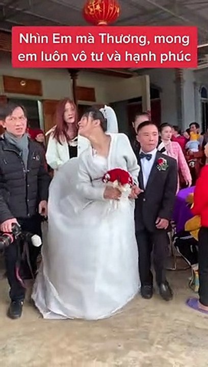 Clip: Đám cưới của cô dâu khuyết tật gây 'sốt' trên mạng