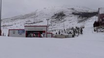 Yıldız Dağı Kayak Merkezi'nde kar yağışı etkili oldu
