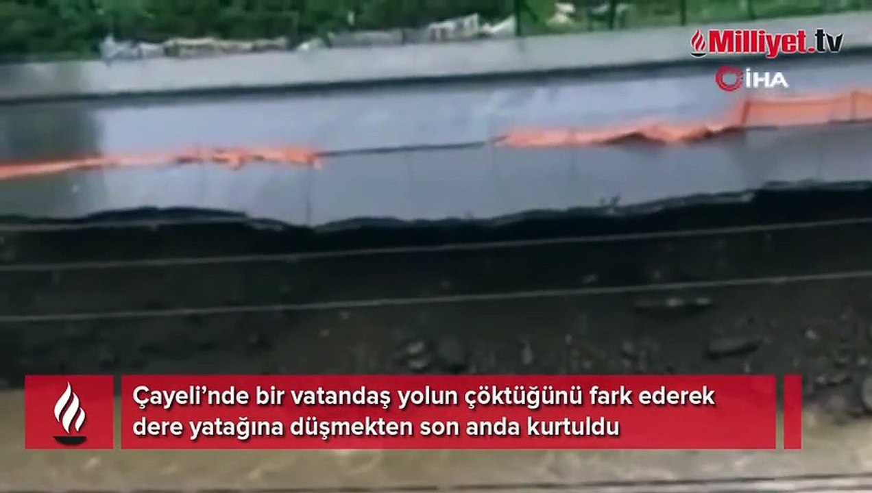 Rize’de bir vatandaş çöken yolda son anda kurtuldu