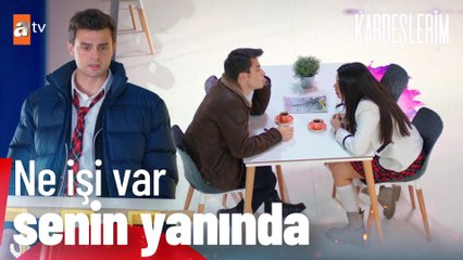 Ömer, Süsen ve Sarp'ın gizli gizli konuşmasını kıskanırsa - Kardeşlerim 74. Bölüm