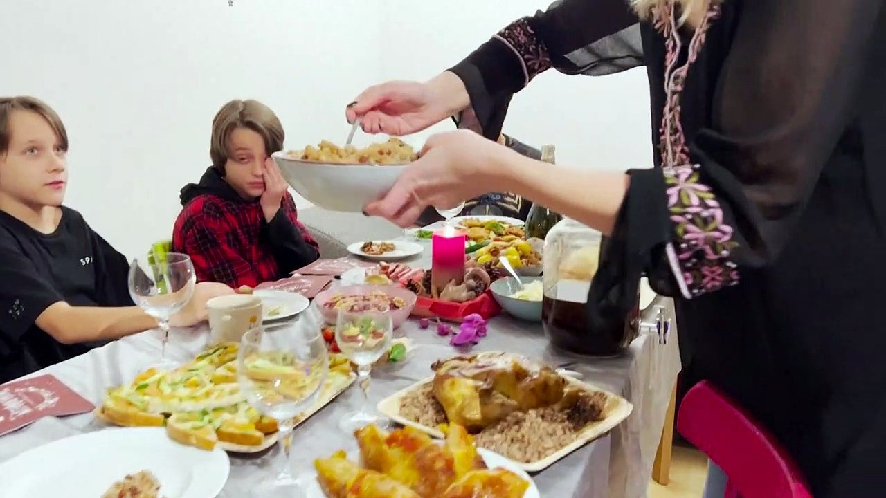 Ukrainische Familie feiert erstes orthodoxes Weihnachtsfest in neuer Heimat Österreich
