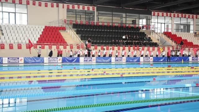 Okullar Arası Gençler Yüzme Grup Yarışması başladı