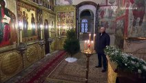 Poutine fête le réveillon de Noël orthodoxe dans la cathédrale du Kremlin à Moscou