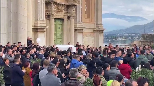 Termini Imerese, i funerali della bambina travolta da un’auto