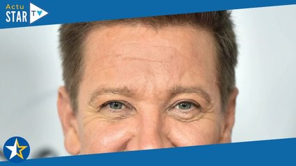 Jeremy Renner (Avengers) : toujours hospitalisé, il remercie le personnel soignant le jour de son an