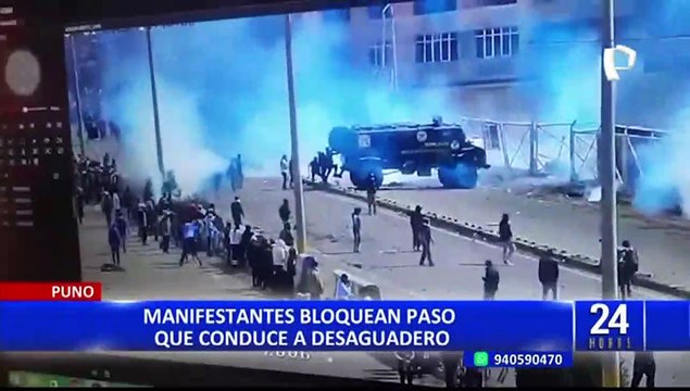 Puno: Enfrentamiento con manifestantes deja 2 policías heridos y un vehículo de la PNP incendiado