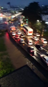 Vilarinho transborda após fortes chuvas em Belo Horizonte