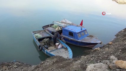 Kuraklığın en net fotoğrafı: "Suya girmek yasaktır" yazısı var, su yok