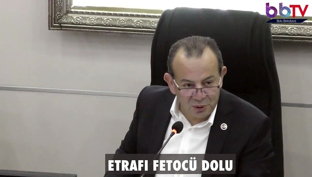 Tanju Özcan'dan çeyrek altın ödüllü bilmece: Sarayı var kral değil, diploması var gerçek değil!