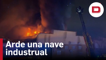 Arde en su totalidad una nave industrial dedicada a repostería en Fuenlabrada