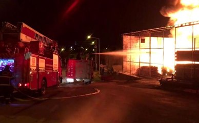 Araban'da tarım aletlerinin bulunduğu depo yandı