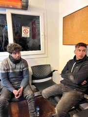 Otobüsün tekerleğinde umuda yolculuk zabıta ekiplerine takıldı