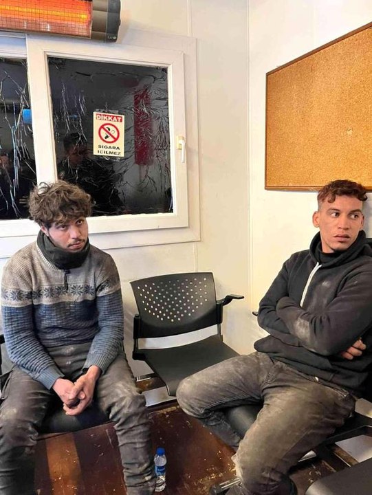 Otobüsün tekerleğinde umuda yolculuk zabıta ekiplerine takıldı