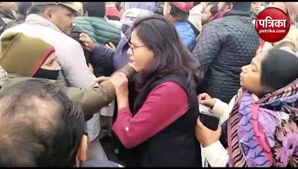 अखिलेश ने यूपी पुलिस की चाय पीने से किया इनकारए