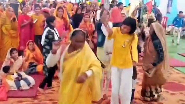 भगवान श्रीकृष्ण के जन्म लेते ही खुशी में थिरके श्रद्धालु