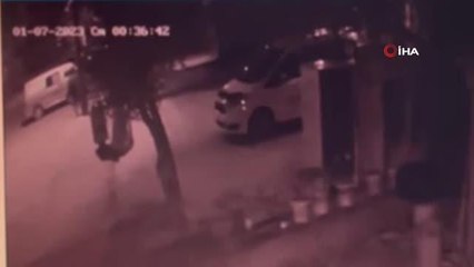 Antalya'da iş yerine tüfekli saldırı: Şahsın kaçışı kameraya yansıdı