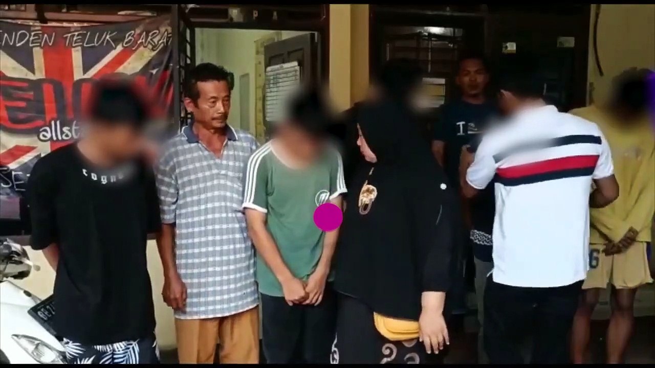 Nangis Diciduk Polisi, Geng Motor Sujud Minta Maaf!