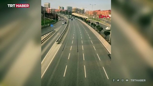 Düğün konvoyu 4 şeritli yolu trafiğe kapattı