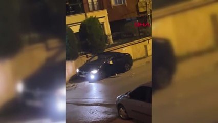 GECE OTOMOBİL İÇİNDE YÜKSEK SESLE MÜZİK DİNLEYENE, PORTAKAL ATARAK TEPKİ
