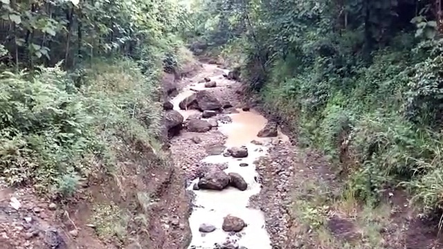 walk to the river in the rainy