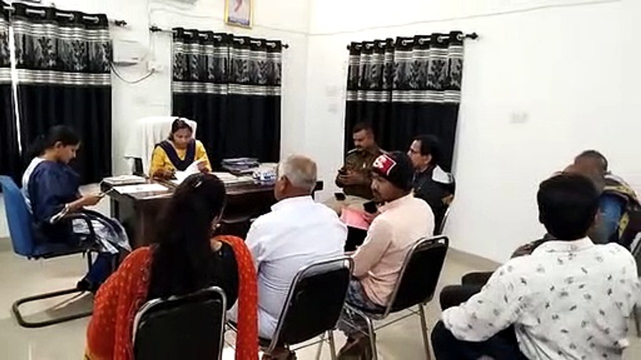 अधिकारियों की टीम ने की बैठक, हरकत में आया प्रशासन और चक्काजाम को कराया स्थगित
