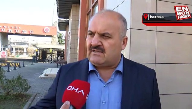 Fatih'te 3 yolcu, bindikleri taksinin şoförünü döverek öldürdü Takside kendi aralarında kavga eden 3 yolcu, daha sonra taksiciye saldırdı. Yolcuların darbettiği 52 yaşındaki taksici, hastanede hayatını kaybetti. 3 şüpheli gözaltına alındı.