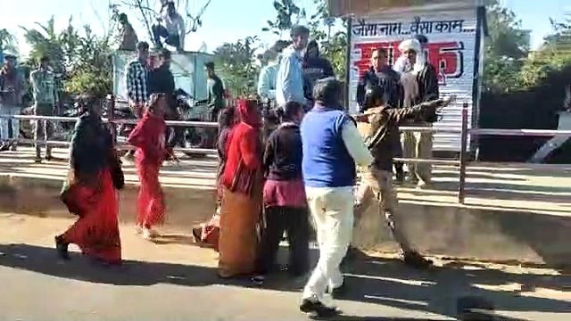 युवती ने की एफआईआर, तो युवक ने खा लिया जहर, हो गई मौत, परिजनों ने पुलिस से की झूमाझटकी