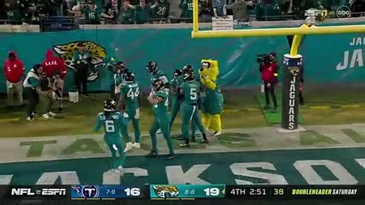 Josh Allen SCORES UNREAL GO-AHEAD TD for the Jaguars