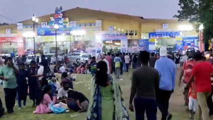 पुस्तक मेले में उमड़े पुस्तक प्रेमी