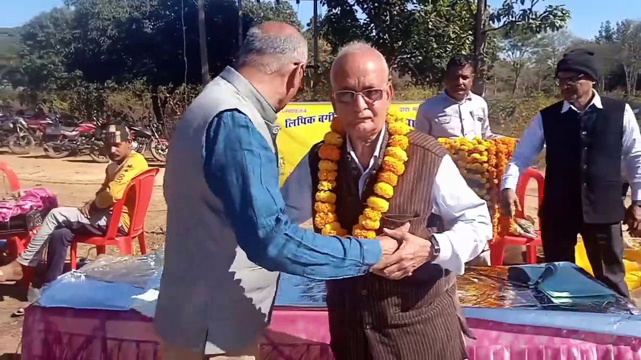 Retired clerical employees honored